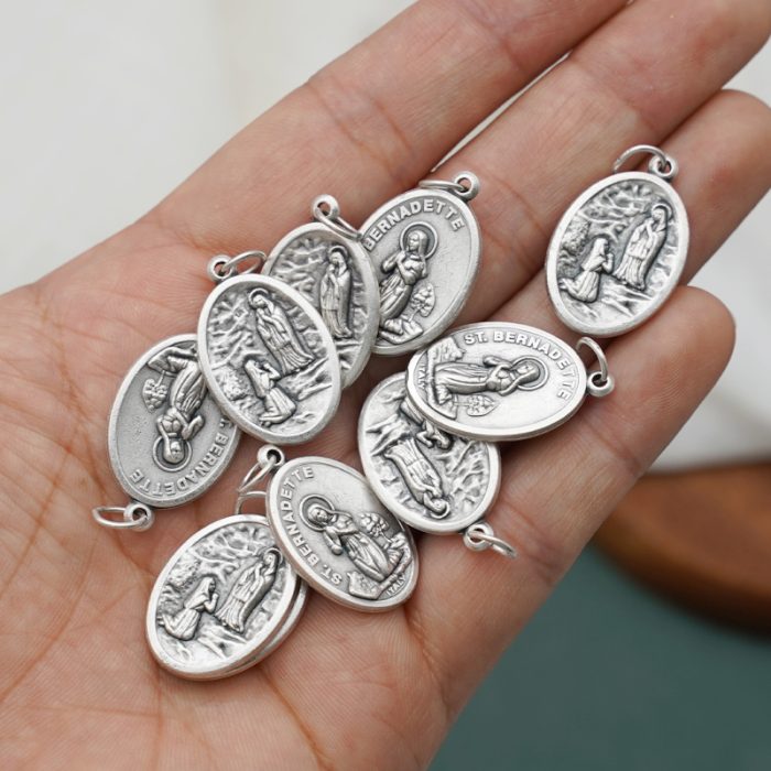 DIY小吊牌-露德显现+伯尔纳德-锌合金-镀银-2.2cm Catholic religious art