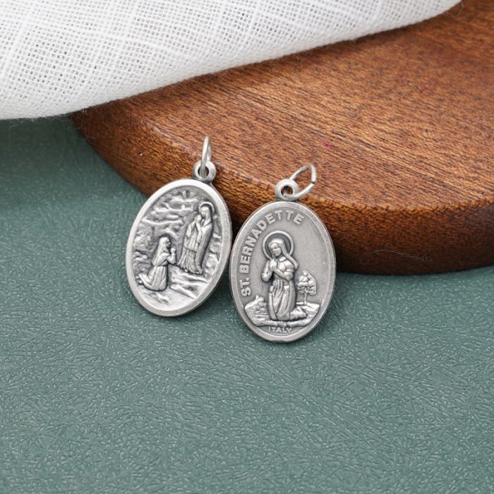 DIY小吊牌-露德显现+伯尔纳德-锌合金-镀银-2.2cm Catholic religious art