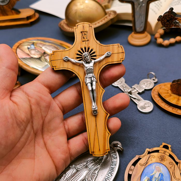 十字架-橄榄木手形带合金圣尸带包装盒-12x6.7cm Catholic religious art