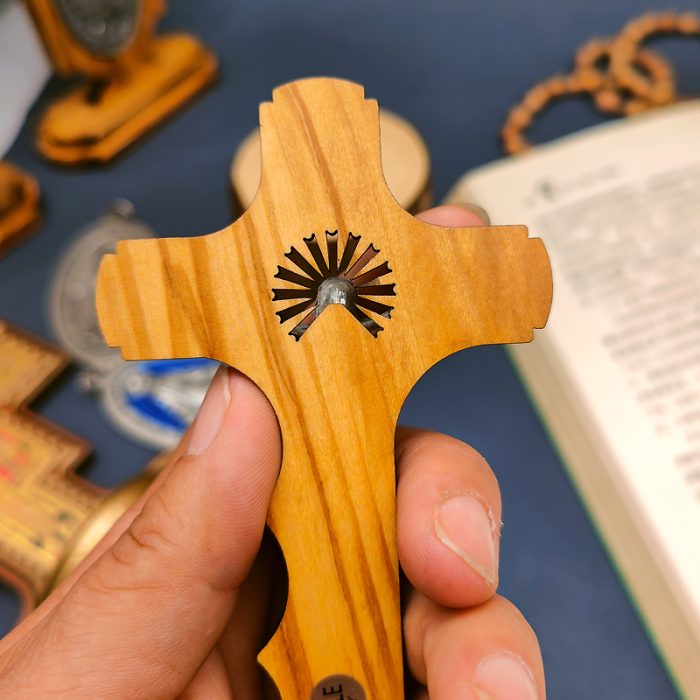 十字架-橄榄木手形带合金圣尸带包装盒-12x6.7cm Catholic religious art