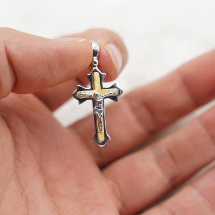 银十字架-全然奉献-金色 Catholic religious art