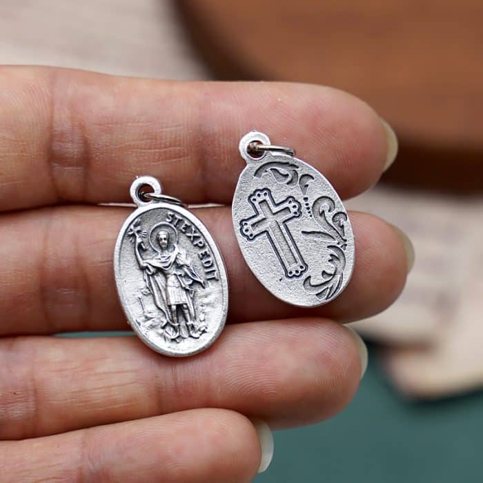 DIY小吊牌-圣速达+十字架和花-锌合金-镀银-2.2cm Catholic religious art