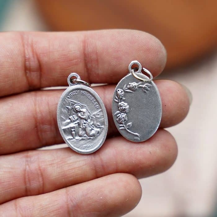 DIY小吊牌-圣女玛达肋纳+玫瑰花-锌合金-2.2cm Catholic religious art