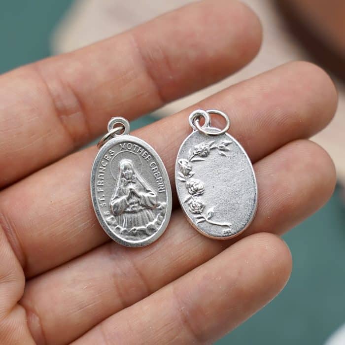 DIY小吊牌-圣方济斯嘉·卡布里尼+玫瑰花-锌合金-镀银-2.2cm Catholic religious art