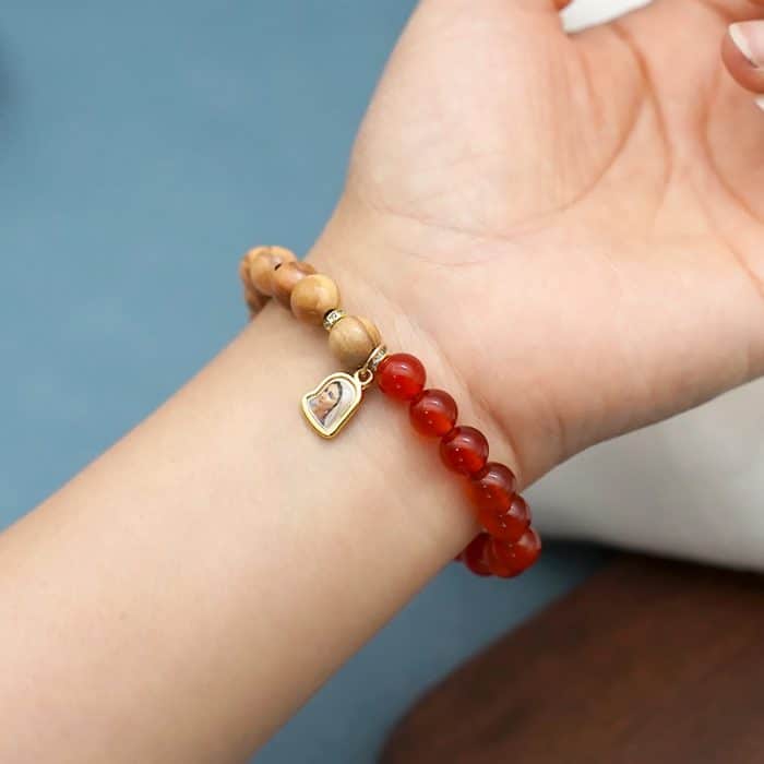 弹力手链-原色玛瑙橄榄木-默主哥耶金色吊坠-8mm Catholic religious art