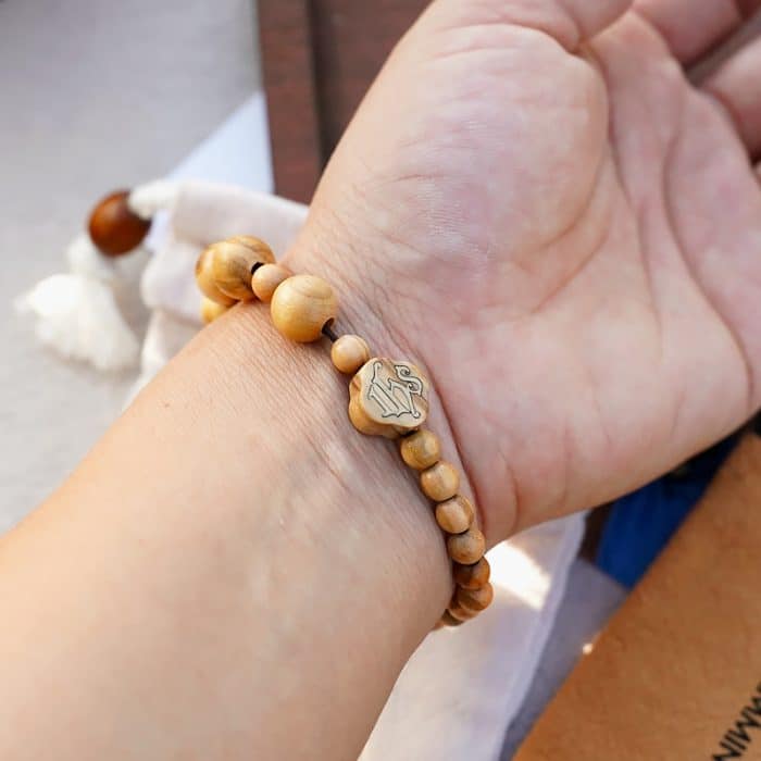 弹力手链-IHS符号-橄榄木-1.0cm-11颗珠 Catholic religious art