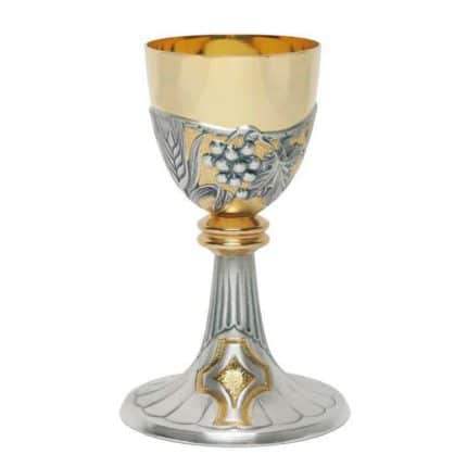 錾刻压纹金属圣爵 - 杯直径9厘米，高20.5厘米