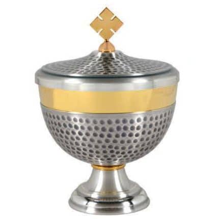 锤纹金属圣体盒（低杯），杯直径12厘米，高16.5厘米