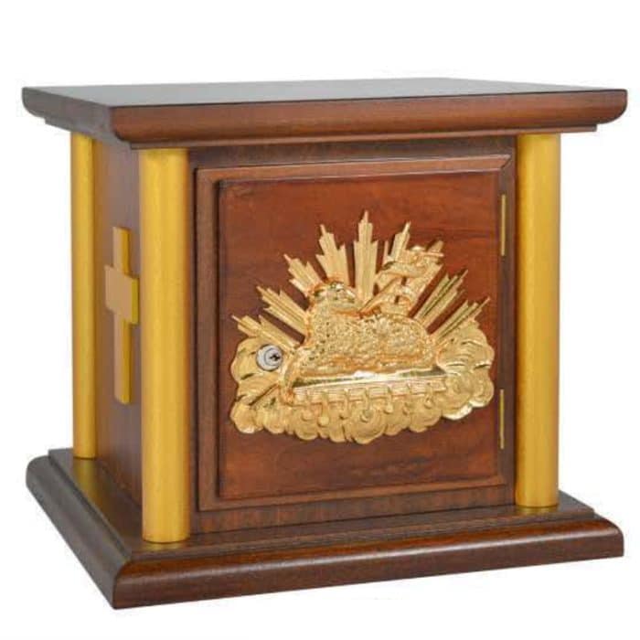 木制圣体龛，饰有羔羊浮雕 Catholic religious art