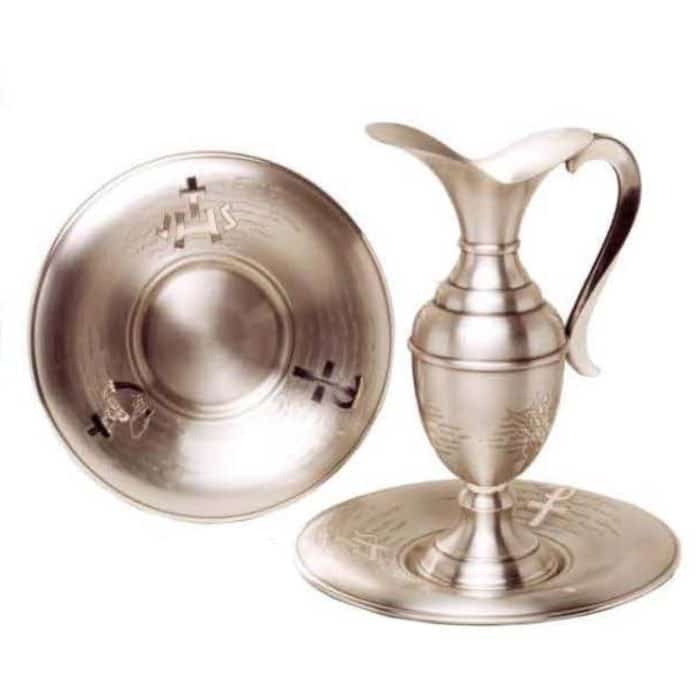 雕刻金属水壶，高29厘米，深25厘米 Catholic religious art