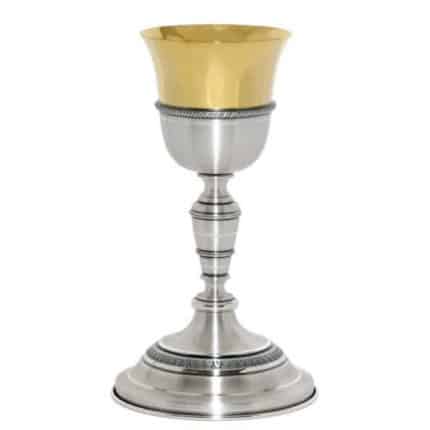 小型金属圣爵，杯直径8厘米，高20厘米
