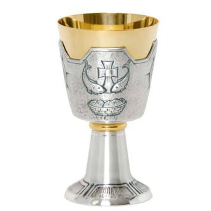 錾刻金属圣爵，杯直径9厘米，高16厘米