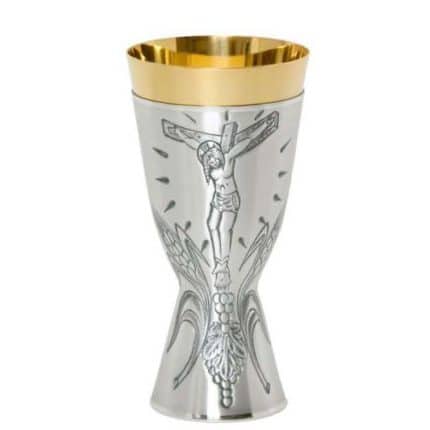 錾刻金属圣爵，杯直径9厘米，高18厘米