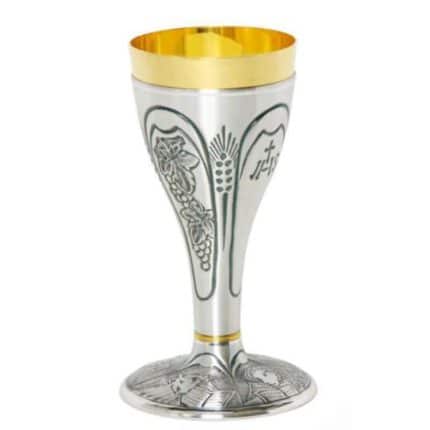 錾刻金属圣爵，杯直径9厘米，高20厘米