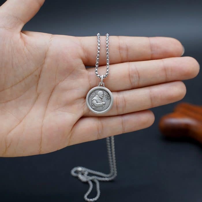 法国银圣牌-五伤庇护神父-18mm-送钛钢链 Catholic religious art