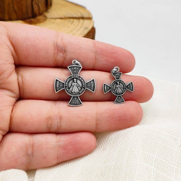 法国银圣牌-项链十字架-布拉格圣婴-925银-2cm（送60cm钛钢链） Catholic religious art