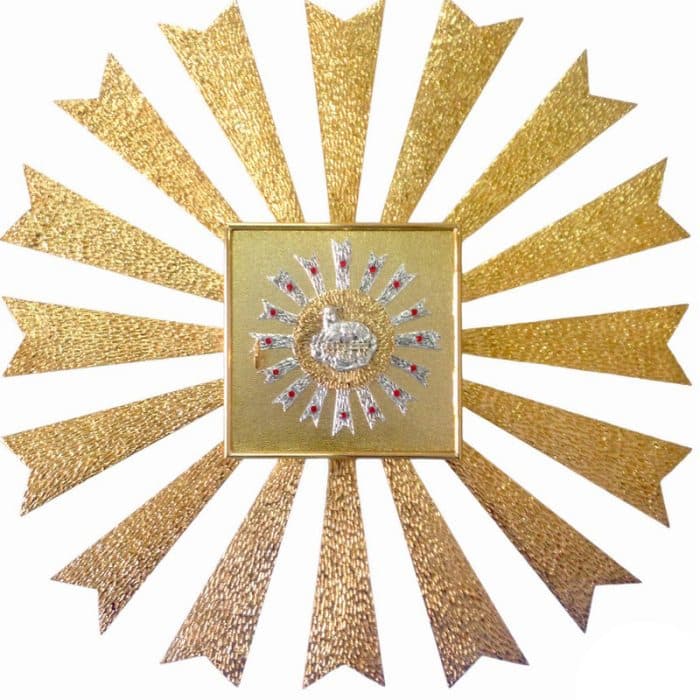 铸造黄铜壁挂圣体龛，门尺寸29x29厘米，内盒28x28x28厘米，放射线92x92厘米 Catholic religious art