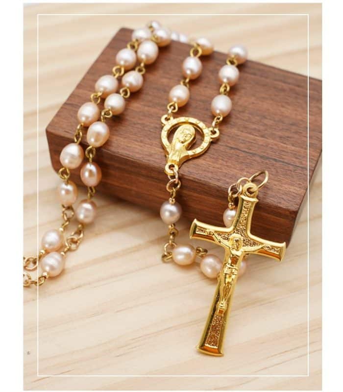 6毫米天然粉色椭圆珍珠玫瑰念珠 - 金色中心挂件与苦像 Catholic religious art