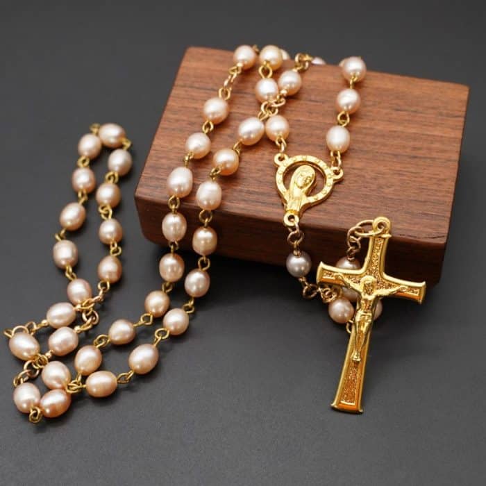 6毫米天然粉色椭圆珍珠玫瑰念珠 - 金色中心挂件与苦像 Catholic religious art