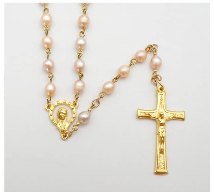 6毫米天然粉色椭圆珍珠玫瑰念珠 - 金色中心挂件与苦像 Catholic religious art