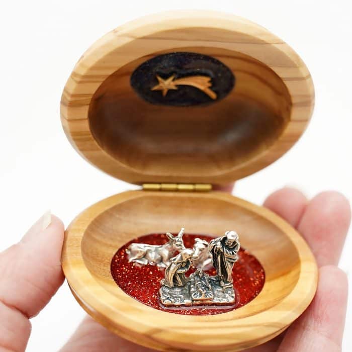 马槽-椭圆盒-橄榄木-珐琅处理背景-金属组-7.5x7cm Catholic religious art