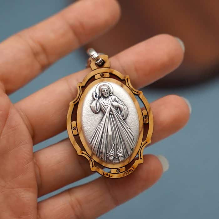 钥匙扣-上主慈悲-橄榄-镂空-带镀银合金圣牌-4.3x3.3cm Catholic religious art