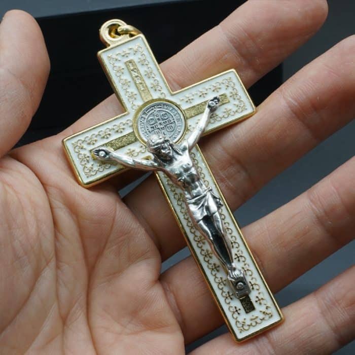配件十字架-圣本笃-带装饰图案-金色-珐琅处理-7.5x4.2cm-白色 Catholic religious art
