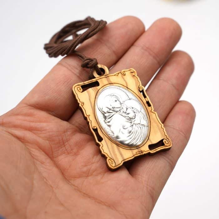 费鲁奇圣母-橄榄木-带合金牌-带挂绳-4.5cm Catholic religious art