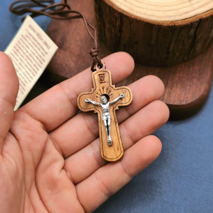 十字架-橄榄木-圆形合金圣尸-带挂绳带卡片带包装-5x3cm Catholic religious art