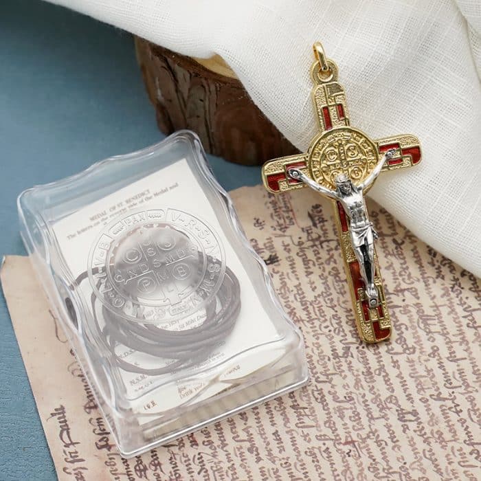 合金圣本笃十字架-金色-红珐琅-带包装盒-7.5x4.5cm Catholic religious art