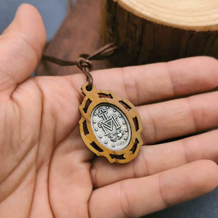 圣牌-橄榄木-镂空-镀银合金-珐琅处理-3.3x2.6cm Catholic religious art