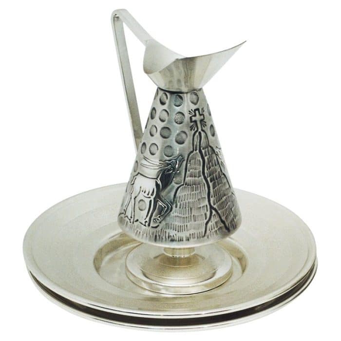 带鹿图案的水壶和接盘 Catholic religious art