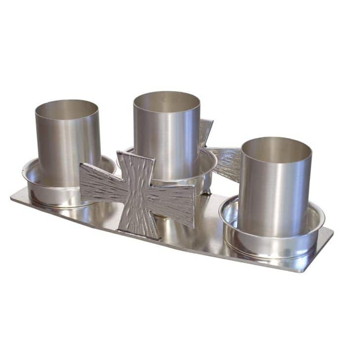 带浮雕十字架的三支枝状烛台 Catholic religious art