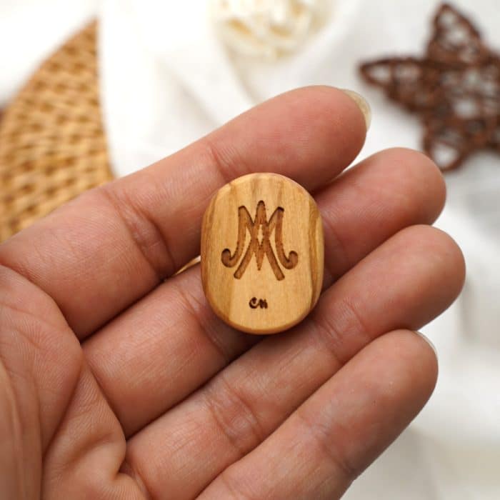 DIY双通-圣母抱耶稣-椭圆形-橄榄木-2.6cm Catholic religious art