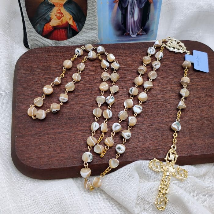 玫瑰念珠-奶茶色不规则贝壳珍珠-7mm-链式-金色 Catholic religious art