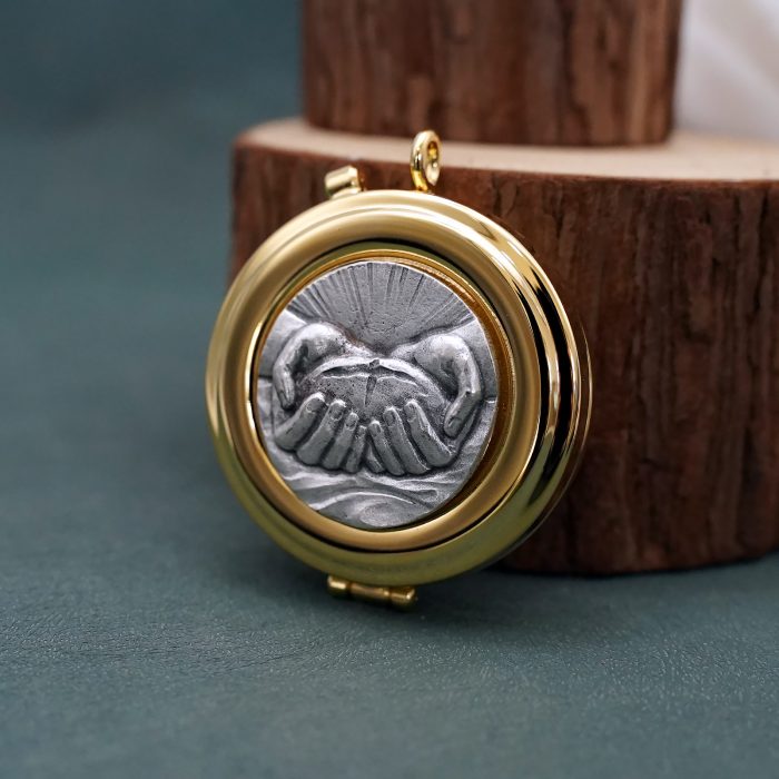 【现货】便携圣体盒- 双手图案-直径5cm Catholic religious art