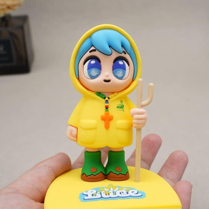 摆台-2025禧年-硅胶黄底手机支架-黄衣蓝发吉祥物-10cm Catholic religious art