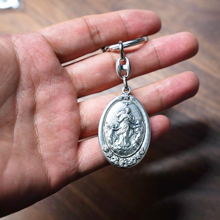 钥匙扣-教宗方济各-解结圣母-合金-镀银-椭圆-带双面合金圣牌-4.3x3cm Catholic religious art