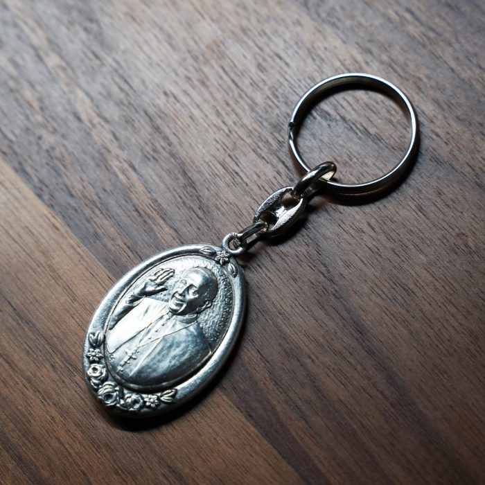 钥匙扣-教宗方济各-解结圣母-合金-镀银-椭圆-带双面合金圣牌-4.3x3cm Catholic religious art