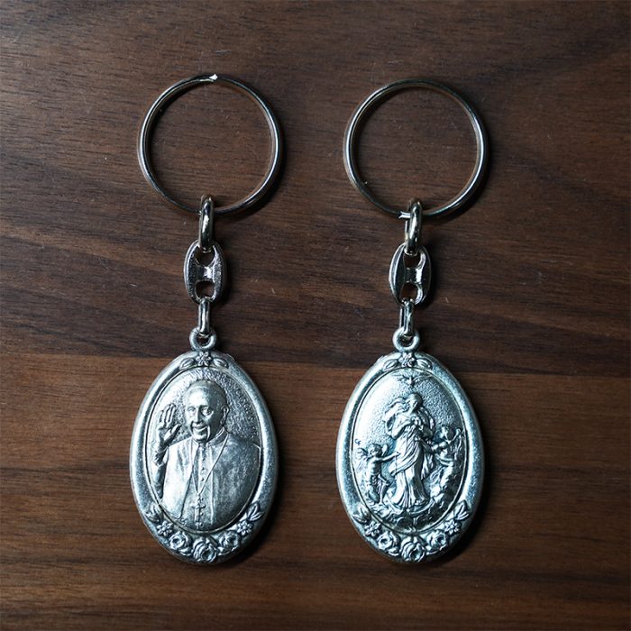 钥匙扣-教宗方济各-解结圣母-合金-镀银-椭圆-带双面合金圣牌-4.3x3cm Catholic religious art
