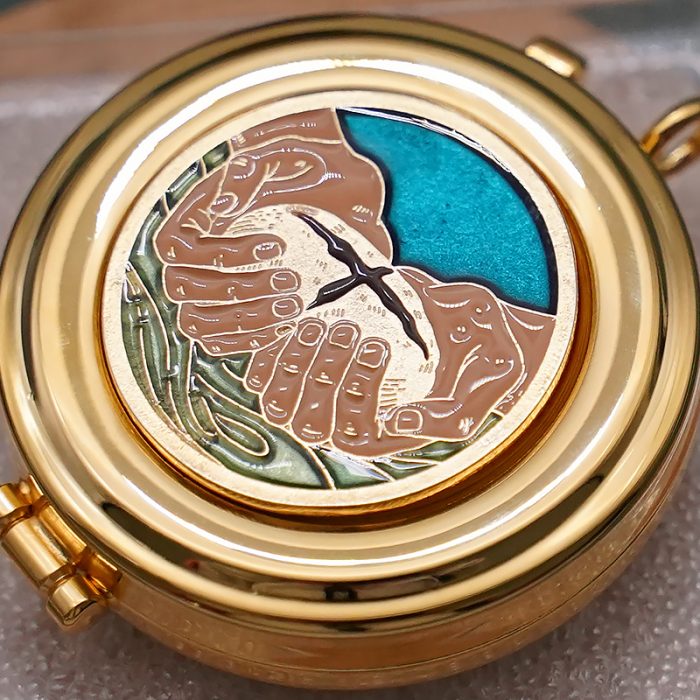 【现货】便携圣体盒-珐琅双手与面包-直径5cm Catholic religious art