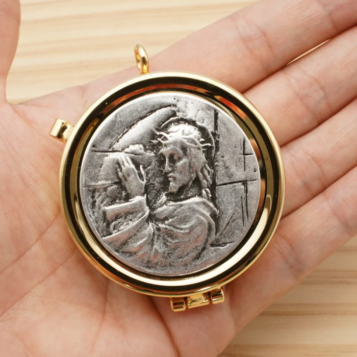 【现货】便携圣体盒-耶稣背十字架-5.4x6.6cm Catholic religious art