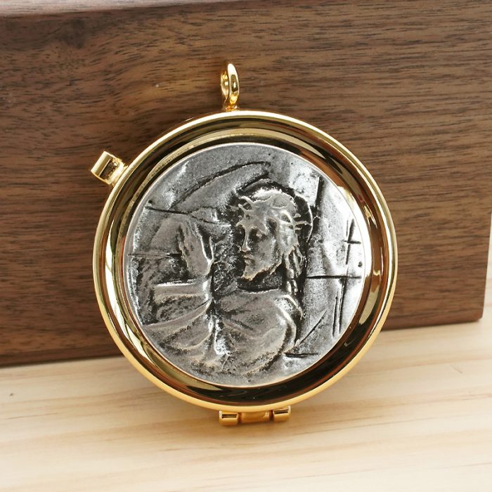 【现货】便携圣体盒-耶稣背十字架-5.4x6.6cm Catholic religious art