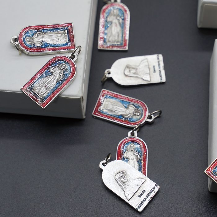 圣牌-傅天娜-上主慈悲-镀珐琅彩-带圈-2.4x1.4cm Catholic religious art