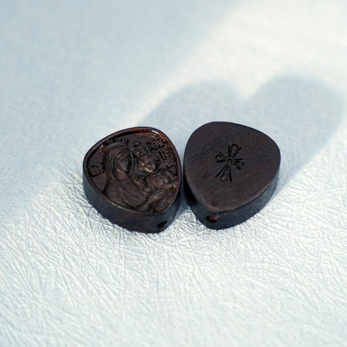 DIY三通-圣母抱耶稣-黑檀木-2.0x1.8cm Catholic religious art